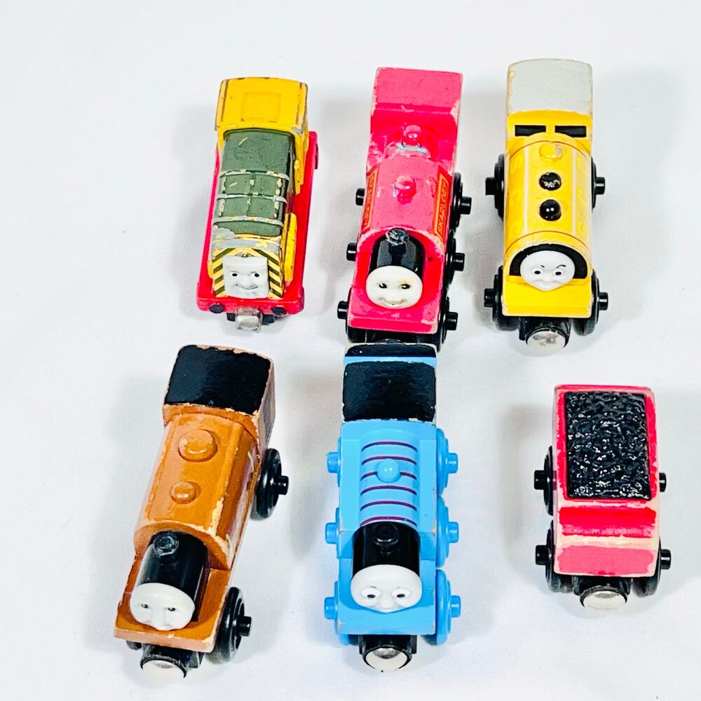 Thomas the Train & Friends Lot of 6 Magnetic Wooden Railway Engines & Carts